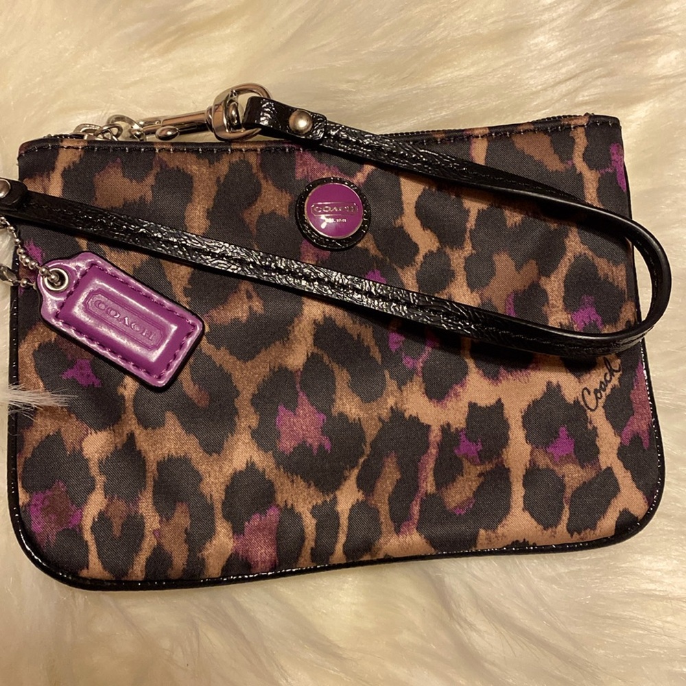 COACH Wristlet L💜VERS!